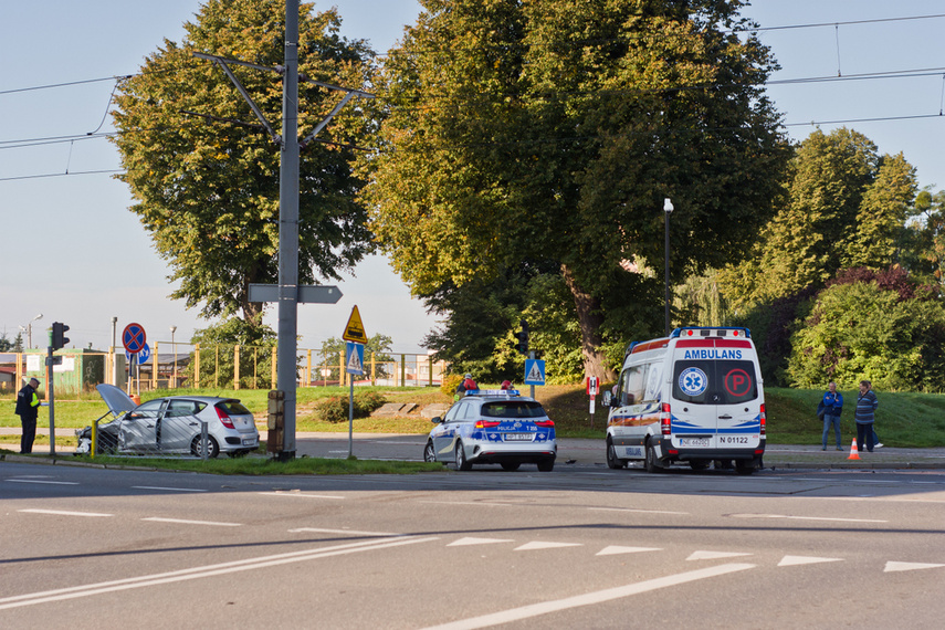 Wypadek na płk. Dąbka. Utrudnienia w ruchu zdjęcie nr 248071