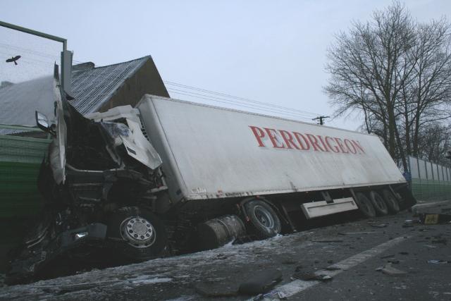 TIR zderzył się z gimbusem zdjęcie nr 20255