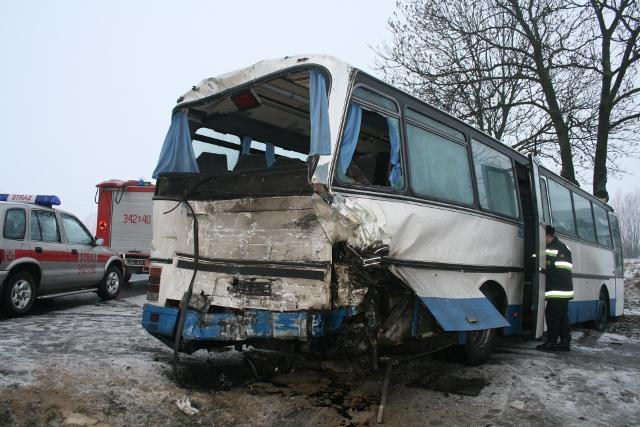 TIR zderzył się z gimbusem zdjęcie nr 20250