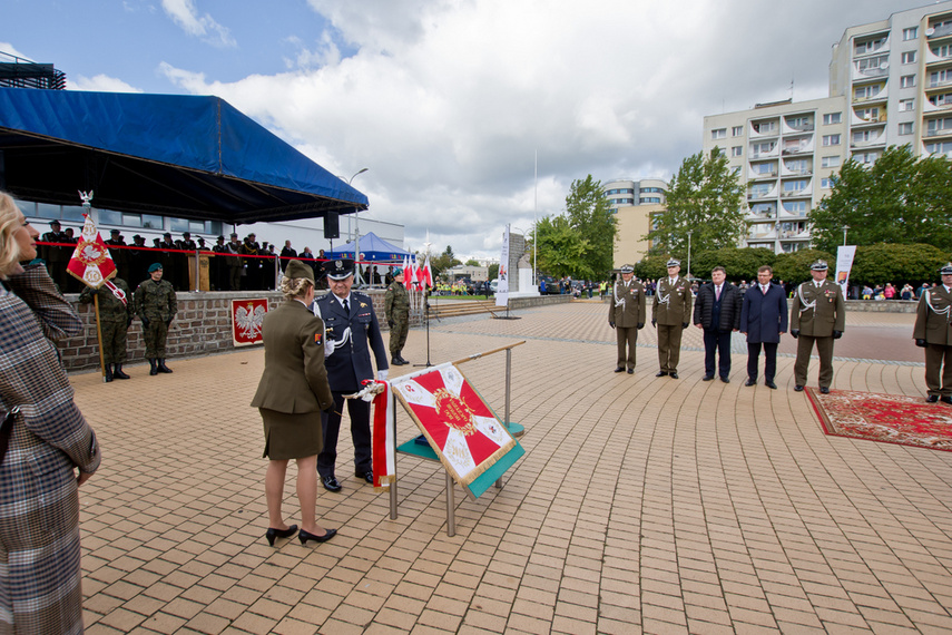 Pułk ze sztandarem zdjęcie nr 248730