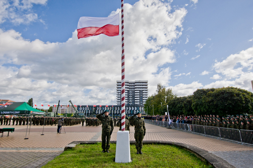 Pułk ze sztandarem zdjęcie nr 248713