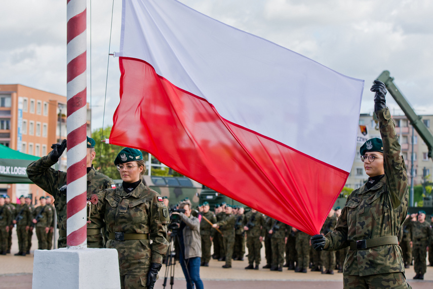 Pułk ze sztandarem zdjęcie nr 248712