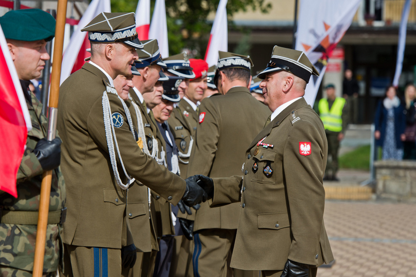 Pułk ze sztandarem zdjęcie nr 248708