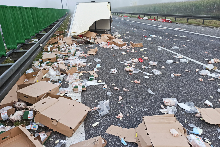 Kolizja aut dostawczych na S7, trasa zablokowana zdjęcie nr 248822