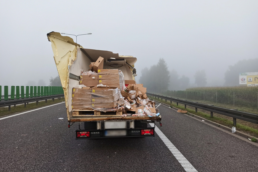 Kolizja aut dostawczych na S7, trasa zablokowana zdjęcie nr 248829