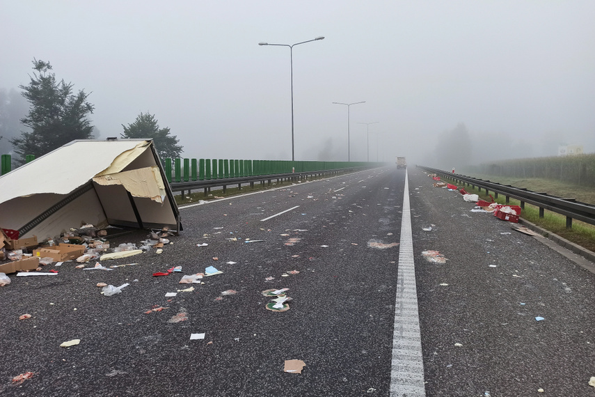 Kolizja aut dostawczych na S7, trasa zablokowana zdjęcie nr 248823