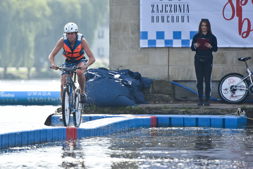 Rowerem po kładce i do wody zdjęcie nr 248847