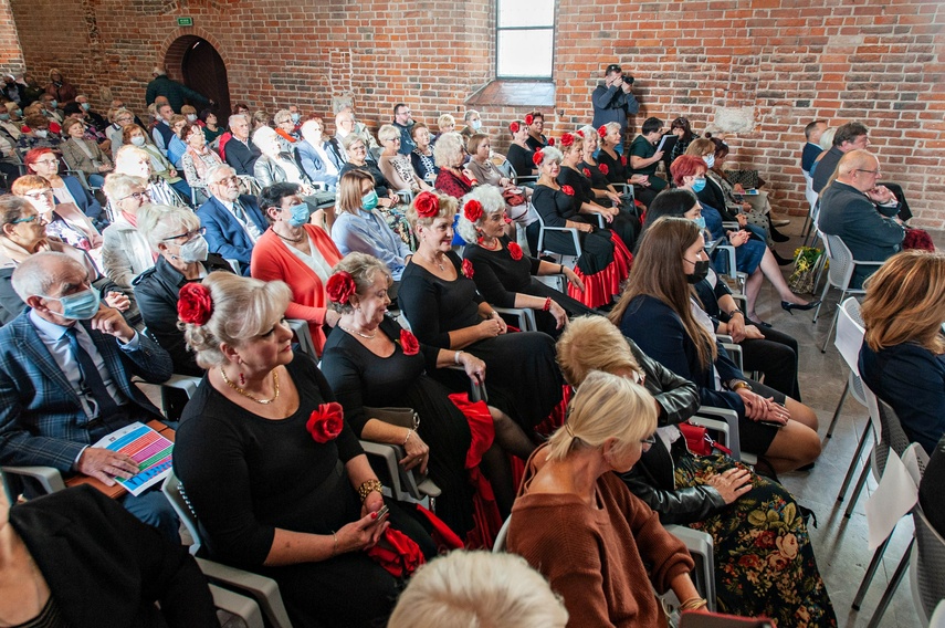 „Dobra wola, chęć działania i serce na dłoni”. Inauguracja w UTWiON zdjęcie nr 249509