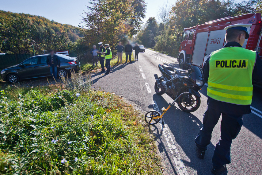 Zderzenie motocyklisty z peugeotem za Dębicą zdjęcie nr 249794