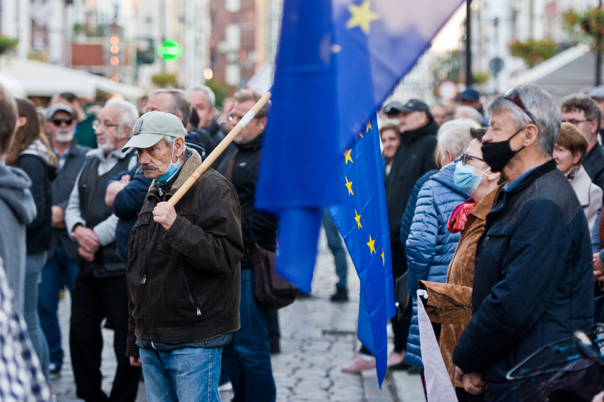 "Zostajemy w Europie". Prounijna pikieta w Elblągu zdjęcie nr 249831