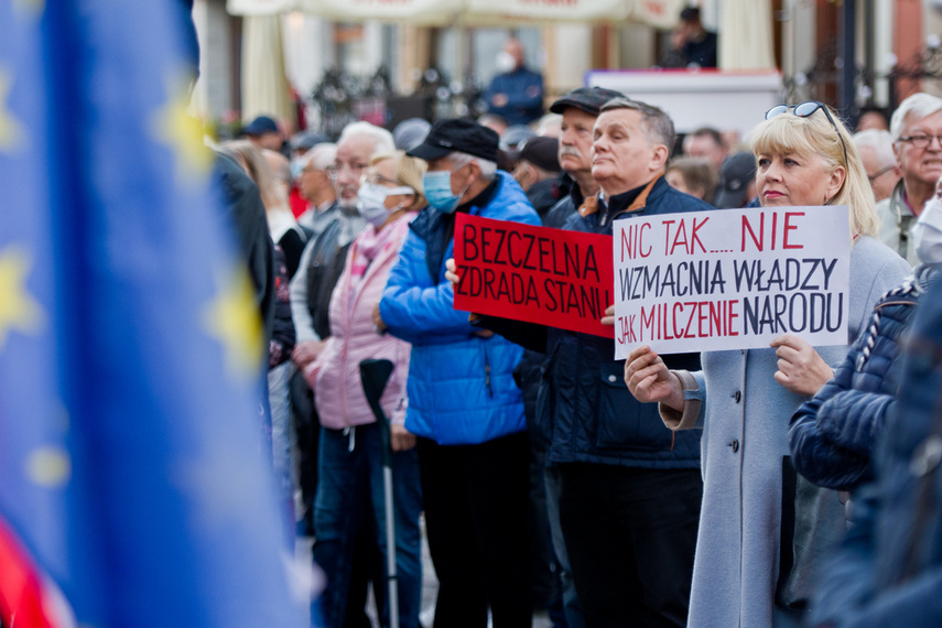 "Zostajemy w Europie". Prounijna pikieta w Elblągu zdjęcie nr 249820