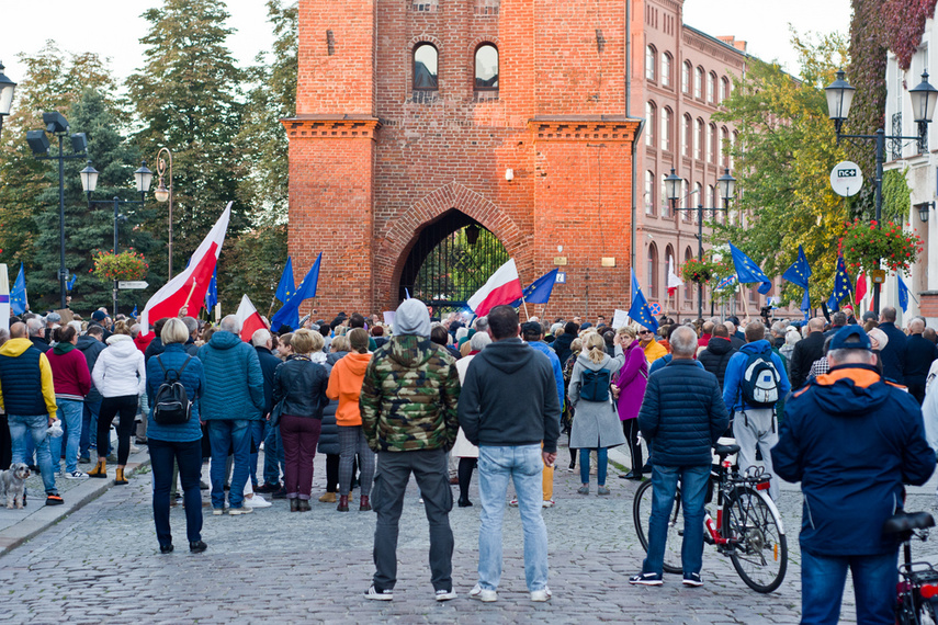 "Zostajemy w Europie". Prounijna pikieta w Elblągu zdjęcie nr 249833