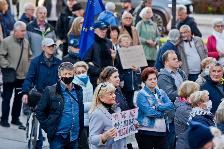 "Zostajemy w Europie". Prounijna pikieta w Elblągu zdjęcie nr 249802