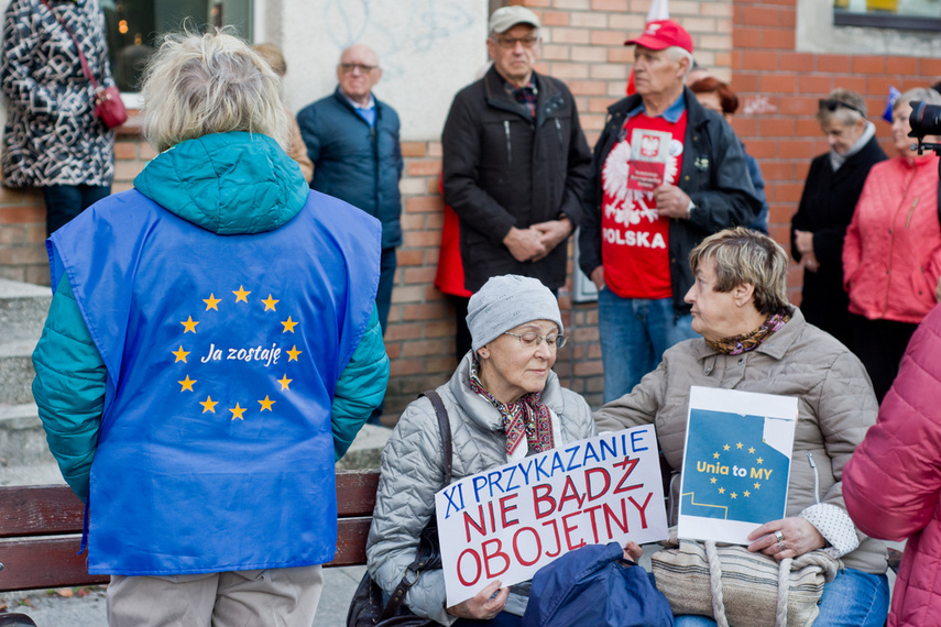 "Zostajemy w Europie". Prounijna pikieta w Elblągu zdjęcie nr 249826