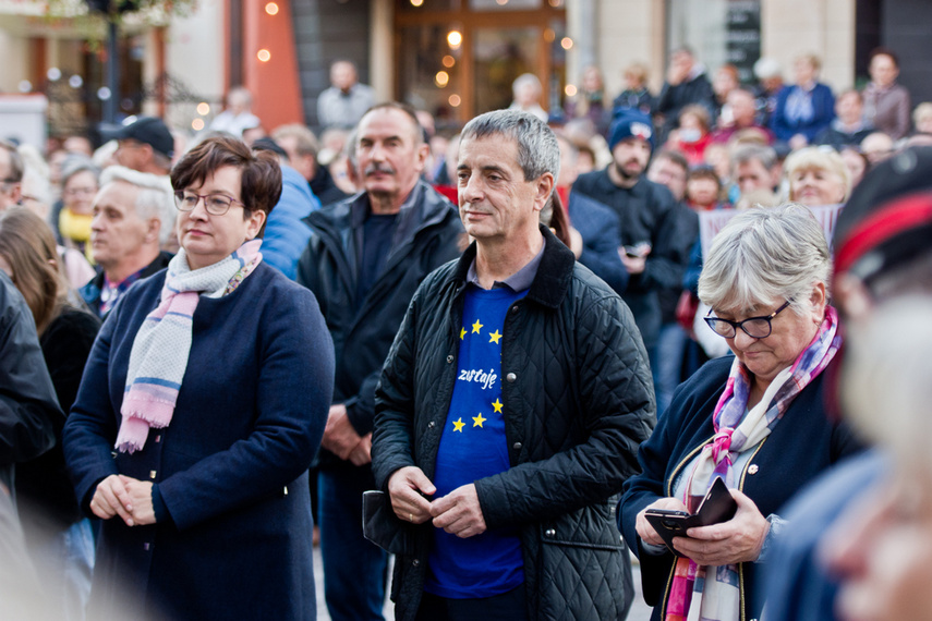 "Zostajemy w Europie". Prounijna pikieta w Elblągu zdjęcie nr 249816