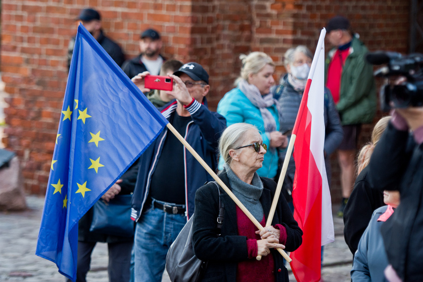 "Zostajemy w Europie". Prounijna pikieta w Elblągu zdjęcie nr 249800