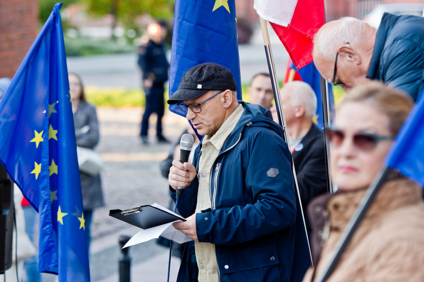 "Zostajemy w Europie". Prounijna pikieta w Elblągu zdjęcie nr 249799