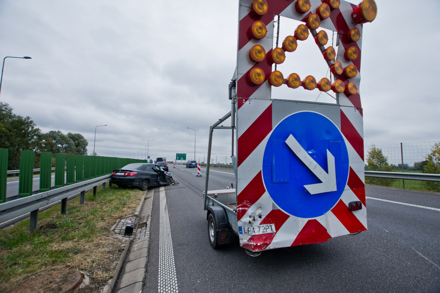 Kierowca hondy uderzył w przyczepę, 35-latek miał 2 promile! zdjęcie nr 250068