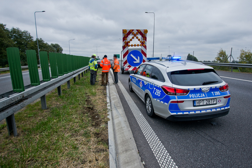 Kierowca hondy uderzył w przyczepę, 35-latek miał 2 promile! zdjęcie nr 250071