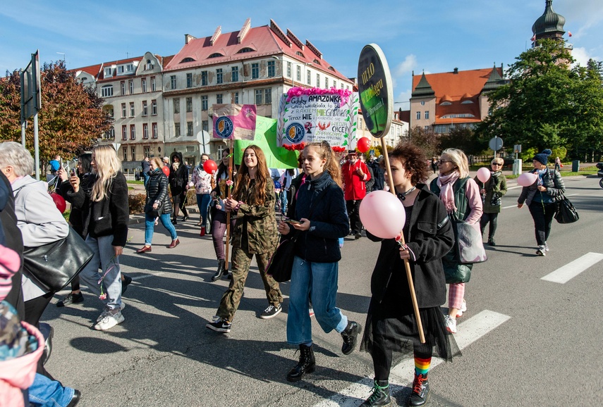 Kochają życie i pokazują to innym. Marsz Amazonek w Elblągu zdjęcie nr 250286