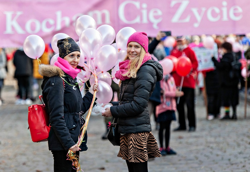 Kochają życie i pokazują to innym. Marsz Amazonek w Elblągu zdjęcie nr 250266