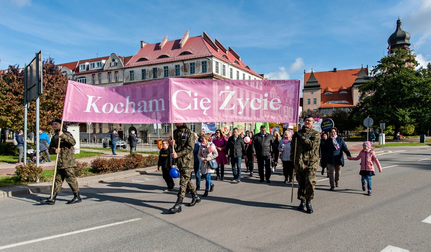 Kochają życie i pokazują to innym. Marsz Amazonek w Elblągu zdjęcie nr 250284