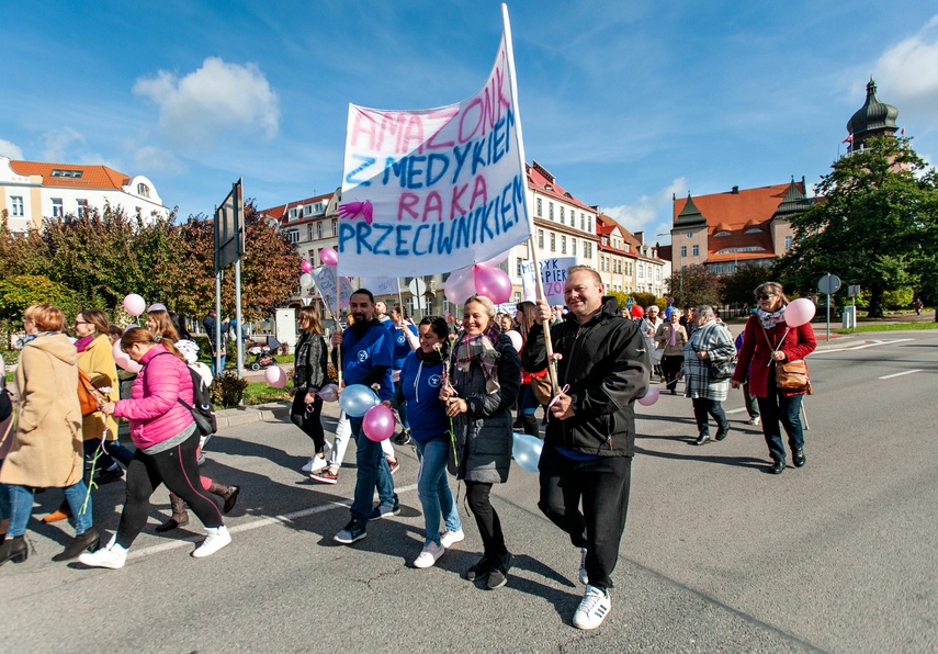 Kochają życie i pokazują to innym. Marsz Amazonek w Elblągu zdjęcie nr 250288