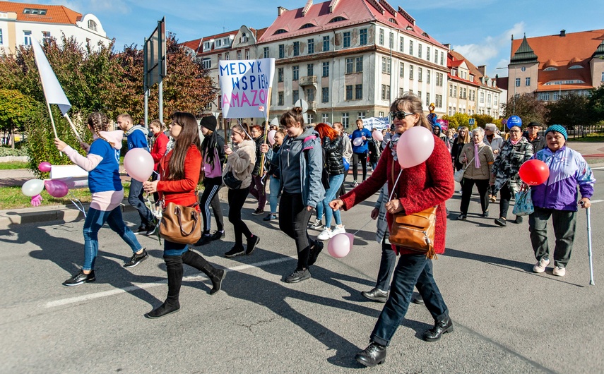 Kochają życie i pokazują to innym. Marsz Amazonek w Elblągu zdjęcie nr 250289