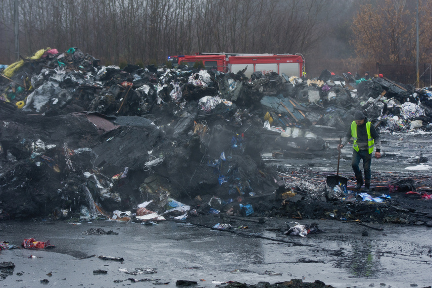 Naprawiają tory po pożarze zdjęcie nr 252220