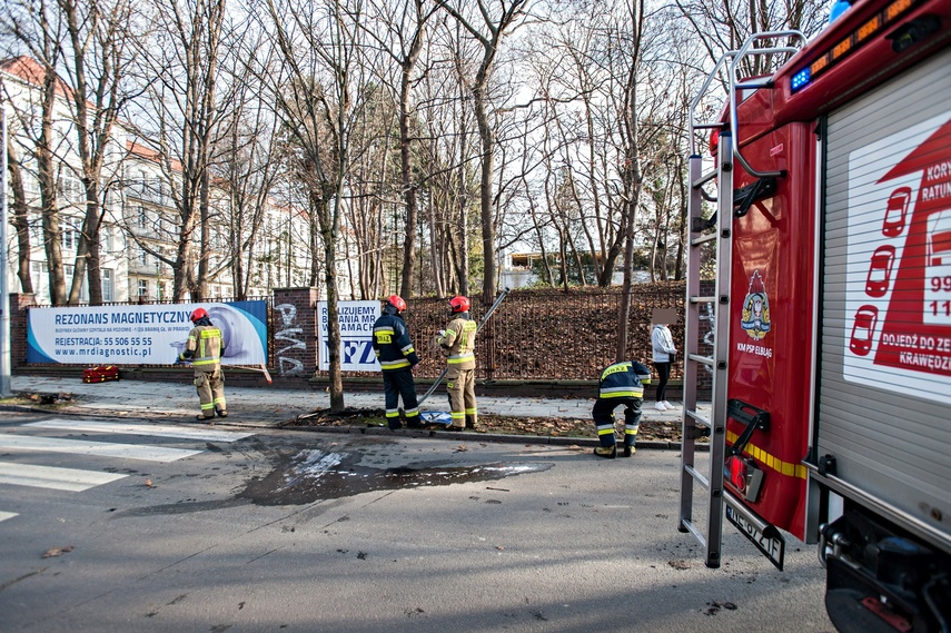 Kolizja na Komeńskiego. Sprawca miał 2 promile zdjęcie nr 252613