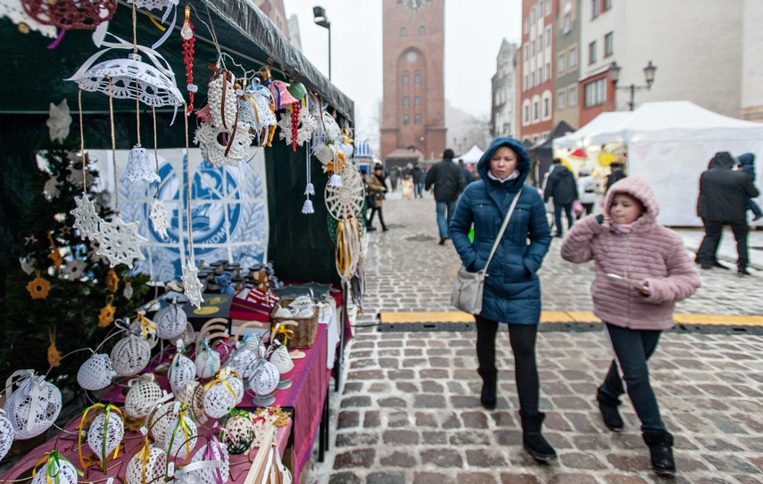 Mikołaj, stragany, koncerty. Trwają Świąteczne Spotkania Elblążan zdjęcie nr 253099