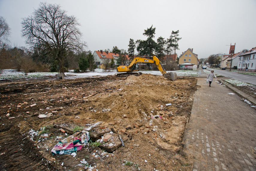 Kończą rozbiórkę na Wiejskiej zdjęcie nr 253572