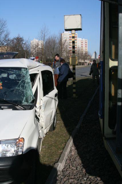 Wjechała pod tramwaj zdjęcie nr 20585