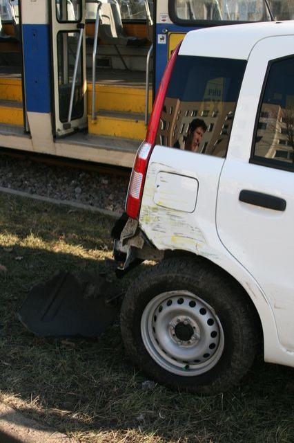 Wjechała pod tramwaj zdjęcie nr 20584