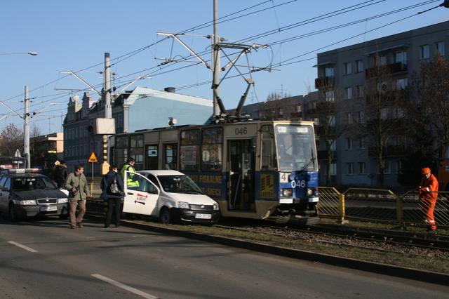 Wjechała pod tramwaj zdjęcie nr 20563