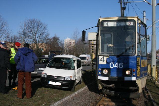 Wjechała pod tramwaj zdjęcie nr 20577