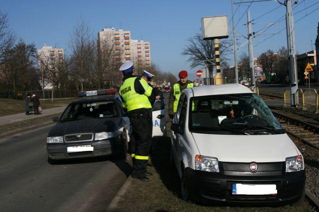 Wjechała pod tramwaj zdjęcie nr 20590