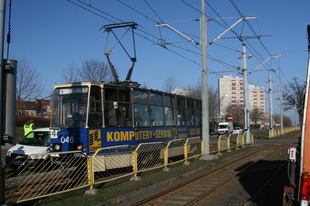 Wjechała pod tramwaj zdjęcie nr 20582