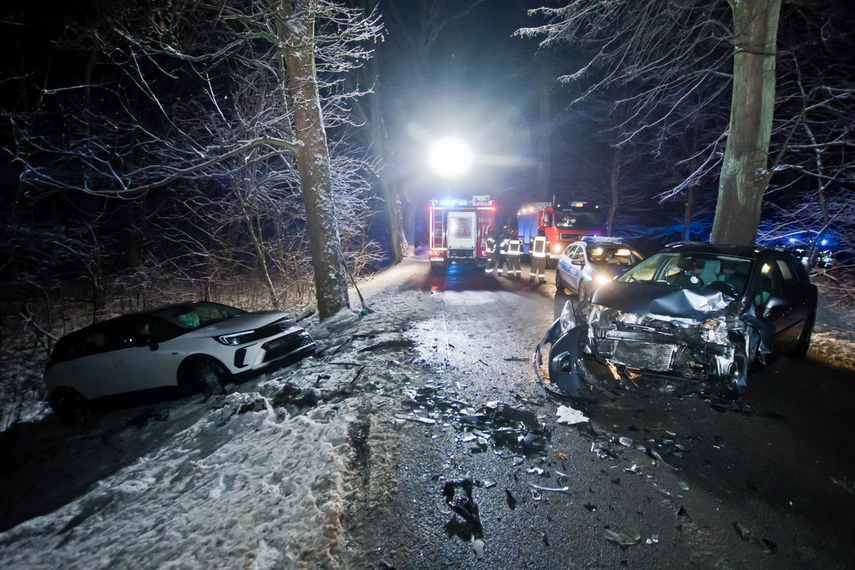 Czołowe zderzenie pod Dąbrową zdjęcie nr 254012