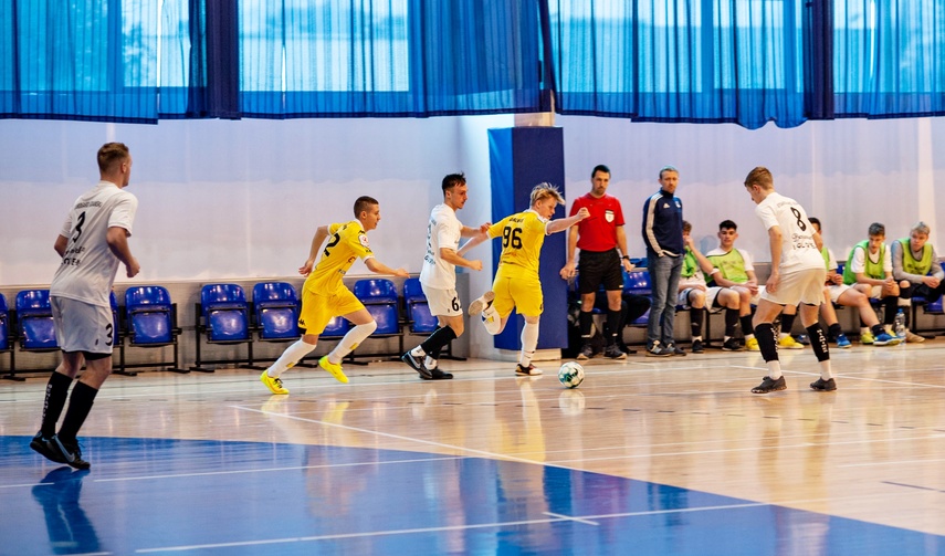 Futsal na żółto, biało i niebiesko zdjęcie nr 254287