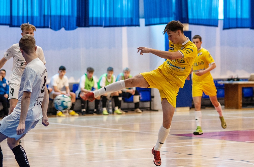 Futsal na żółto, biało i niebiesko zdjęcie nr 254298