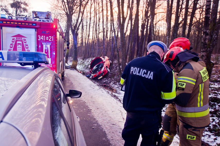 Tragedia koło Pomorskiej Wsi. Nie żyją dwie osoby zdjęcie nr 254440