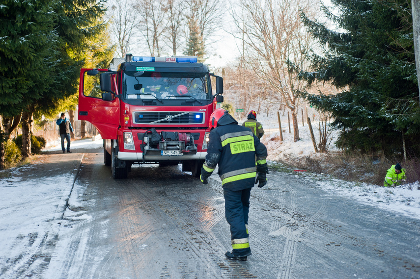 Ślisko w powiecie, 6 rozbitych aut zdjęcie nr 254531