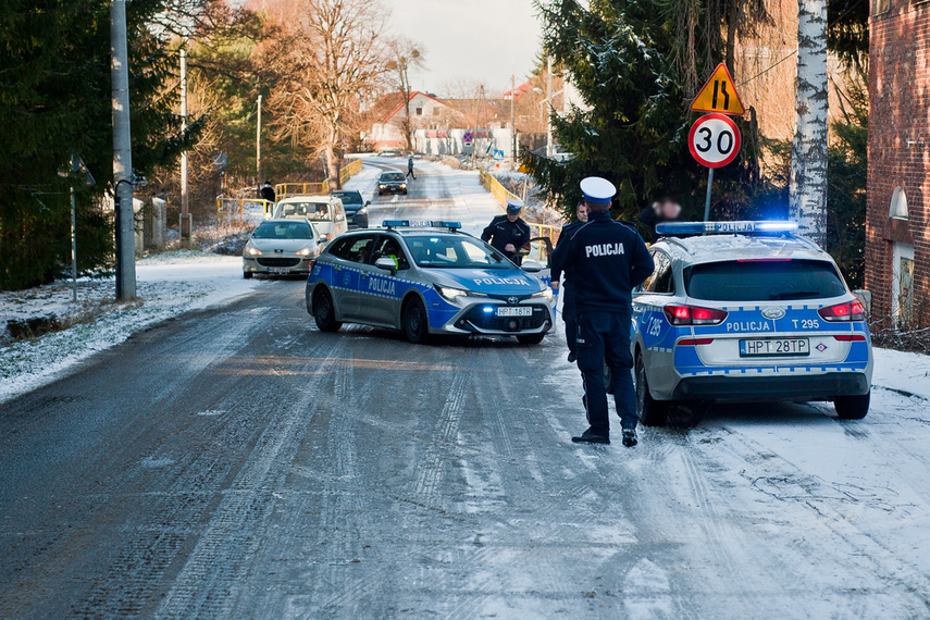 Ślisko w powiecie, 6 rozbitych aut zdjęcie nr 254530