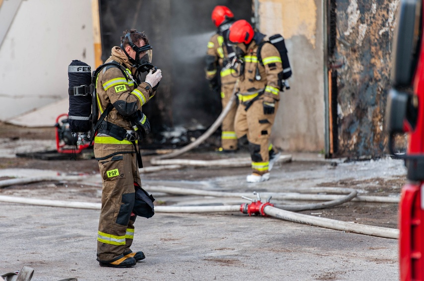 Pożar magazynu przy ul. Piławskiej zdjęcie nr 255996