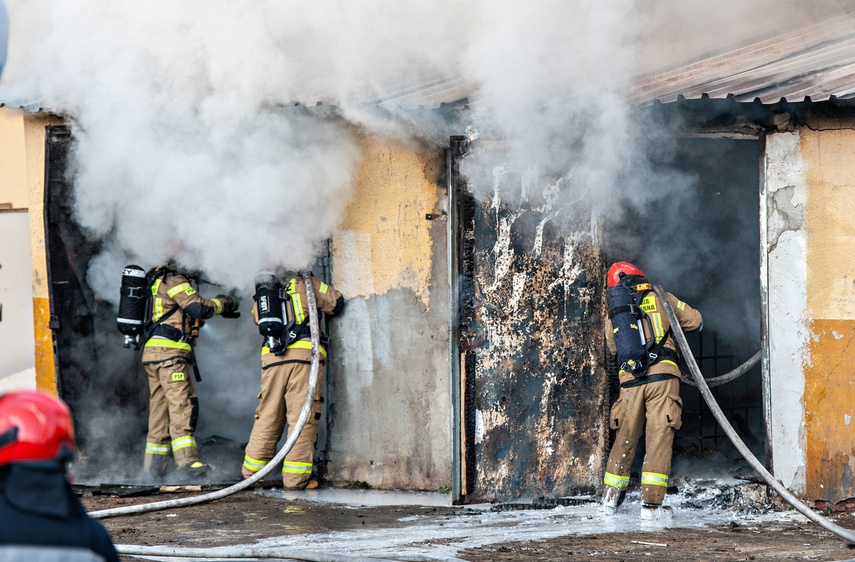Pożar magazynu przy ul. Piławskiej zdjęcie nr 255987