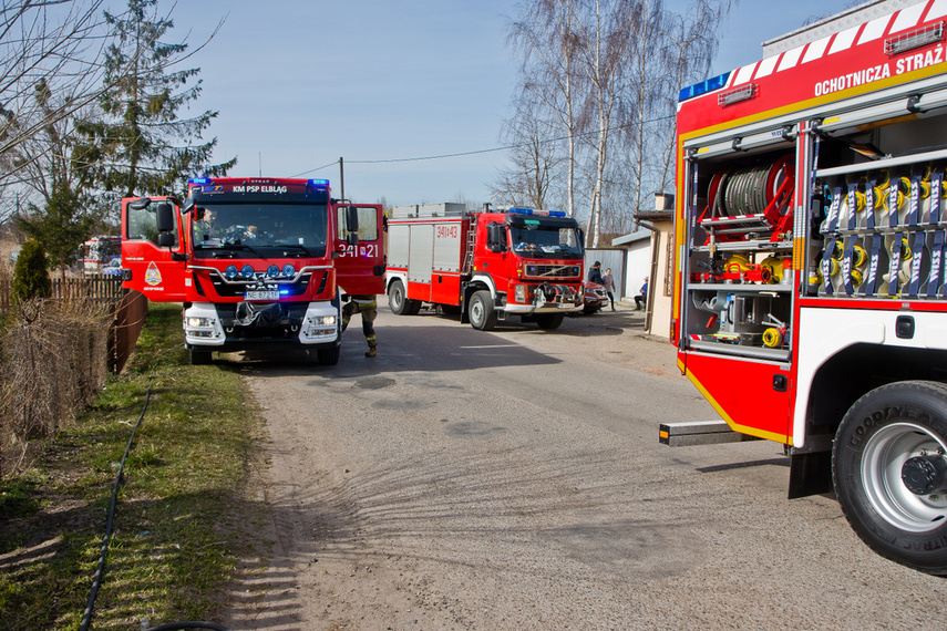 Uszkodzony most po zderzeniu dwóch aut zdjęcie nr 258010