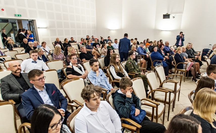 Są wspaniali i jest ich ośmioro zdjęcie nr 261354