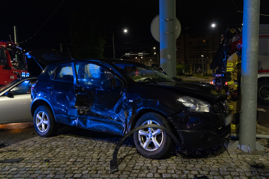 Zderzenie przy szkole muzycznej, sygnalizacja też uszkodzona zdjęcie nr 263279