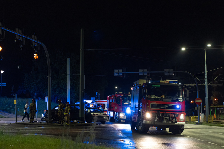 Zderzenie przy szkole muzycznej, sygnalizacja też uszkodzona zdjęcie nr 263276